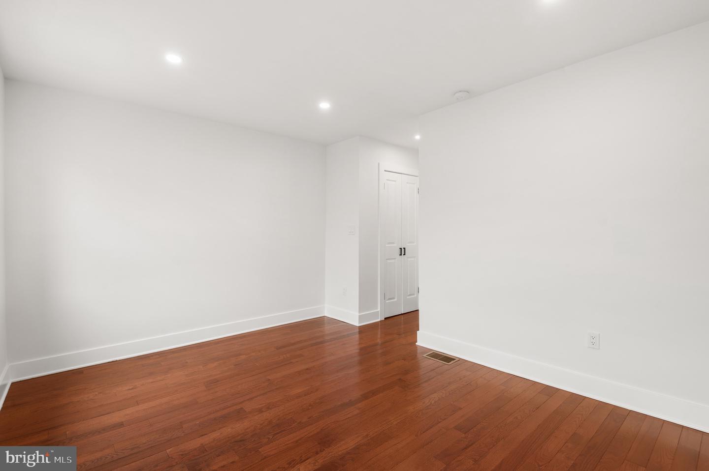1629 Annin St Property Photo 11