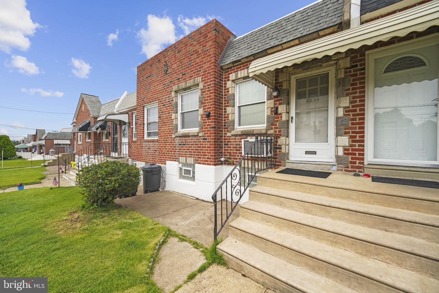 6834 Walker St Property Photo 3