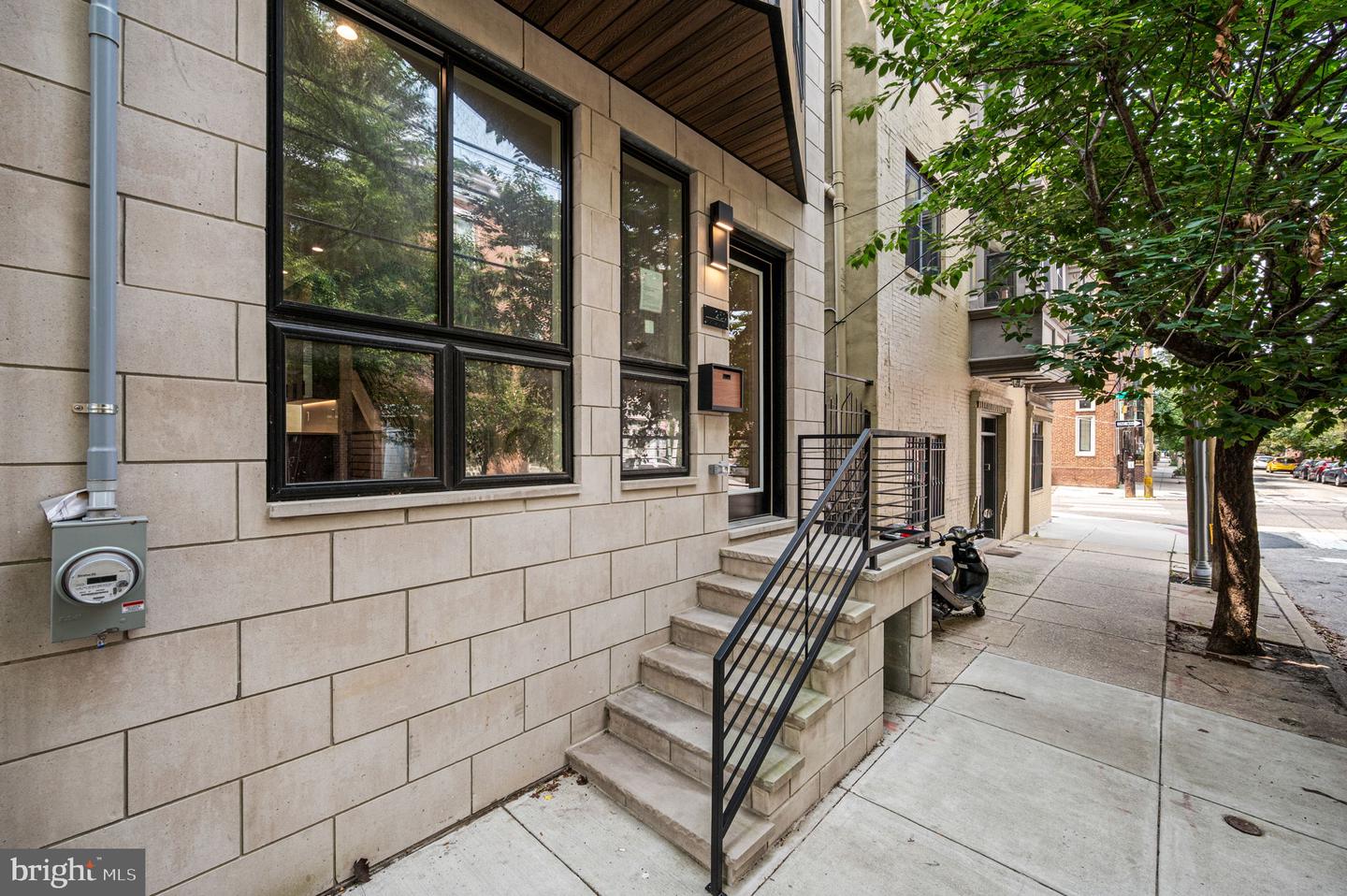 250 Monroe St Property Photo 3