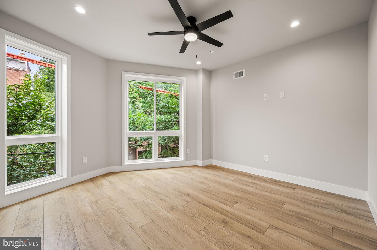 250 Monroe St Property Photo 16