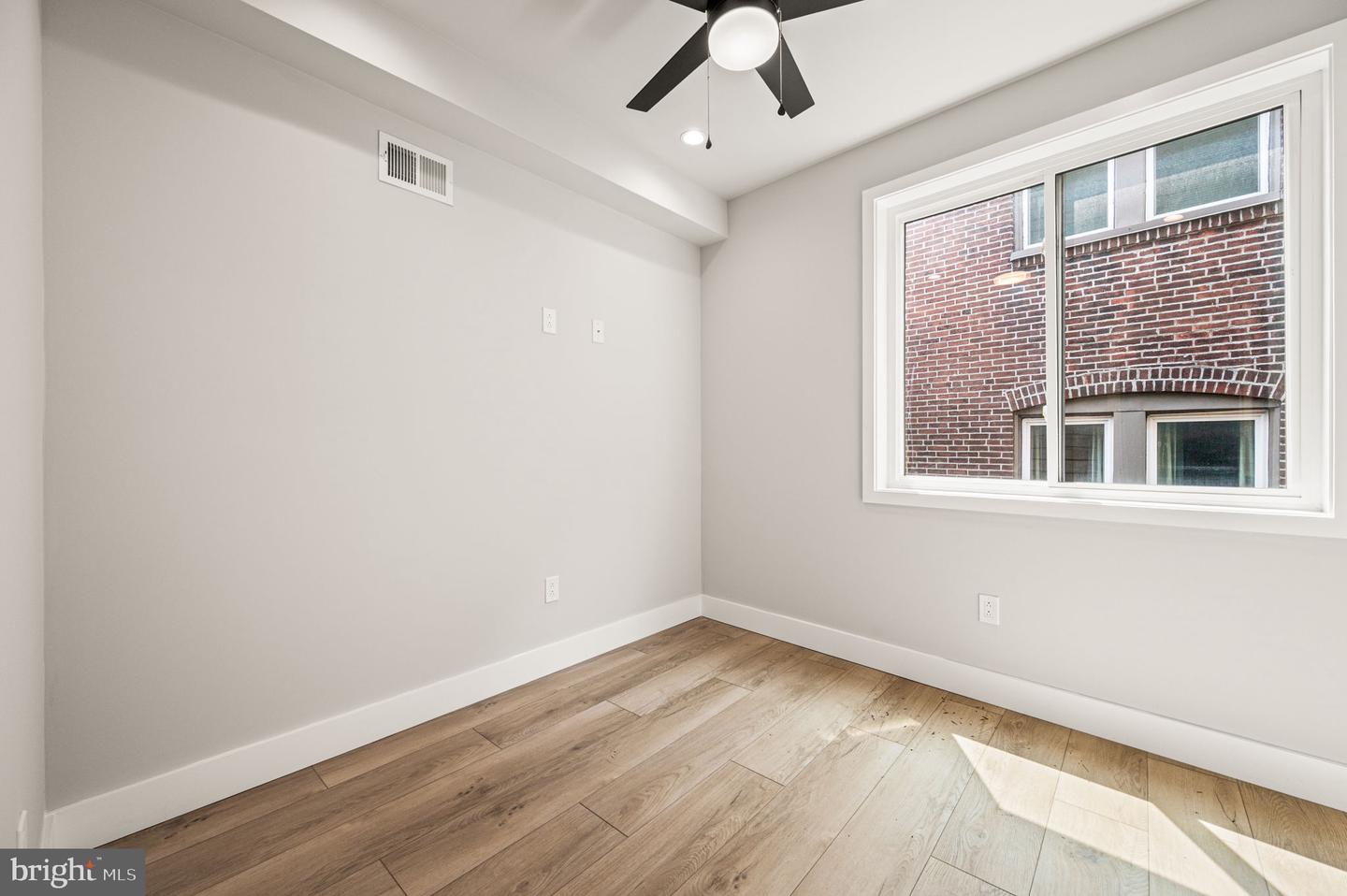250 Monroe St Property Photo 18