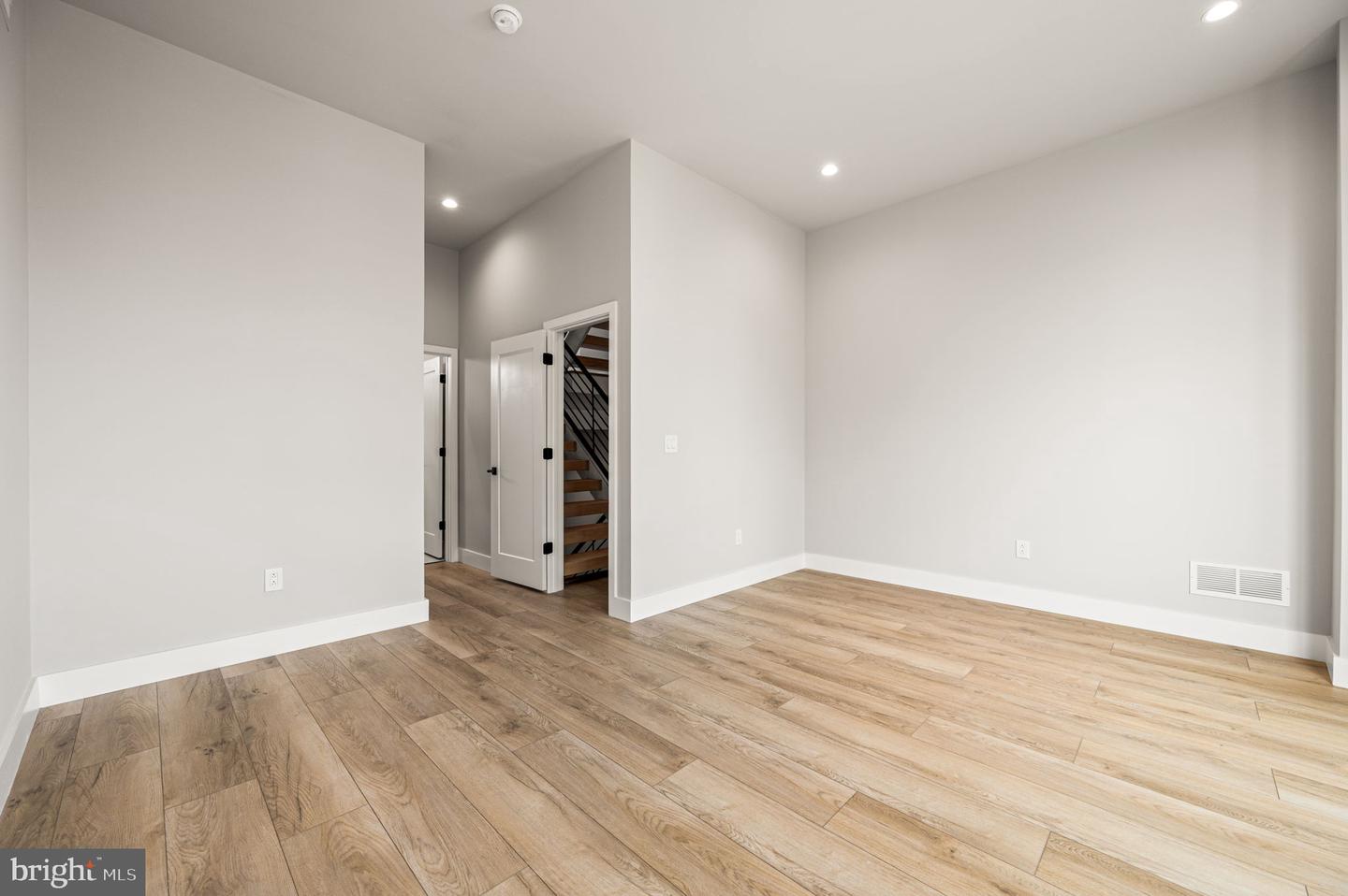 250 Monroe St Property Photo 20