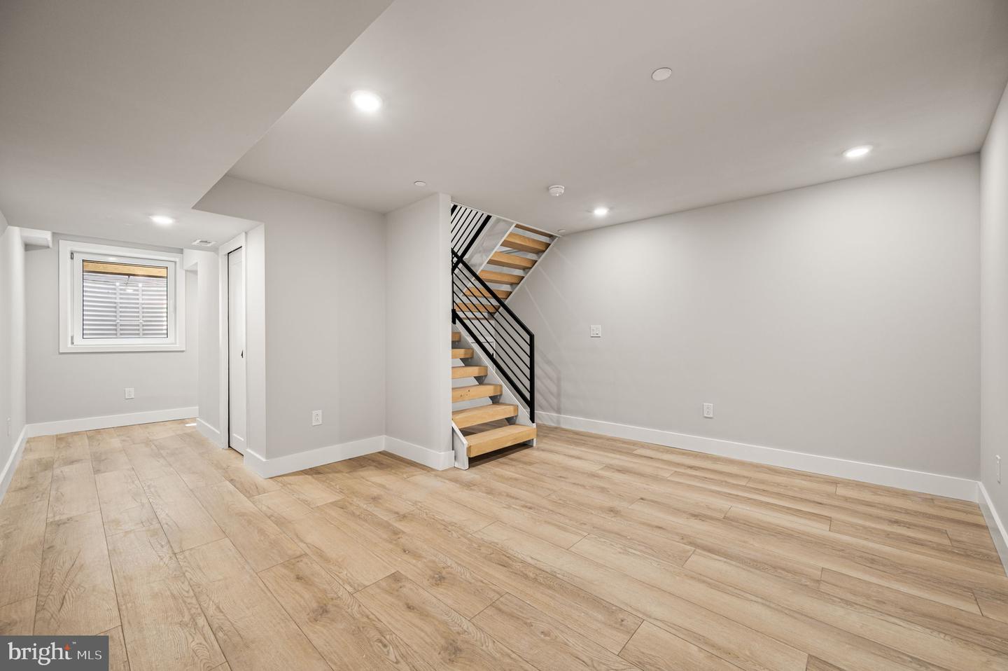 250 Monroe St Property Photo 28