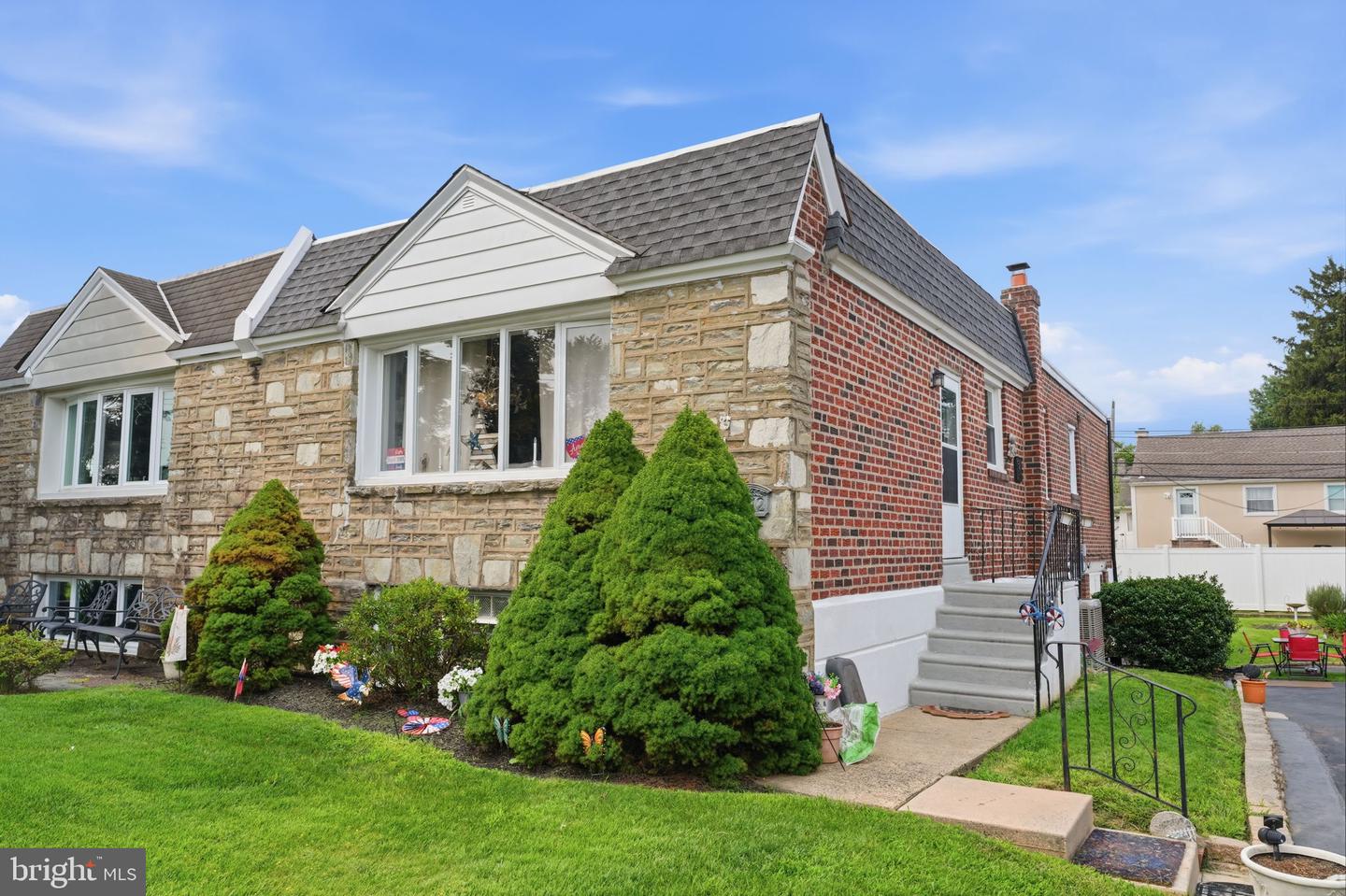2012 TOMLINSON Property Photo 1