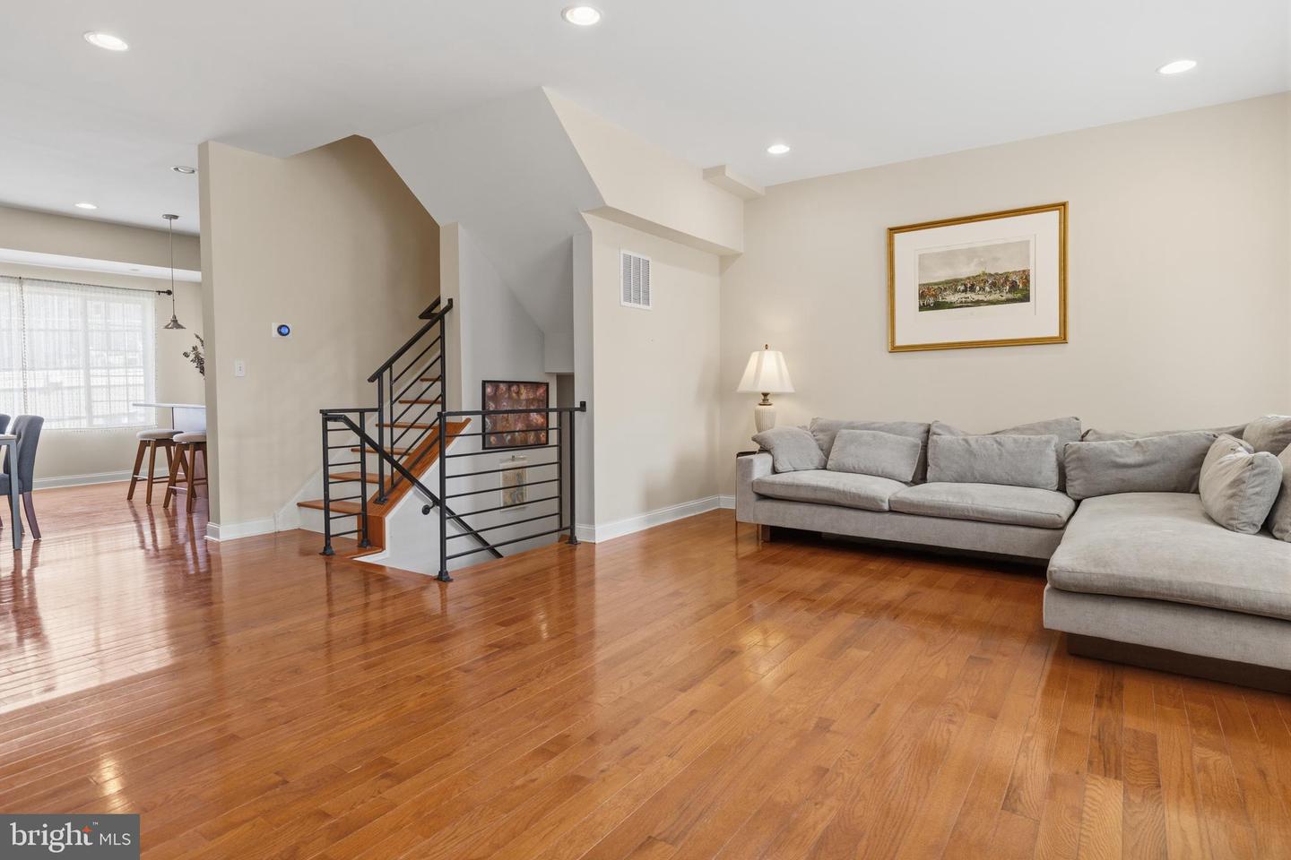 269 Grape St Property Photo 4