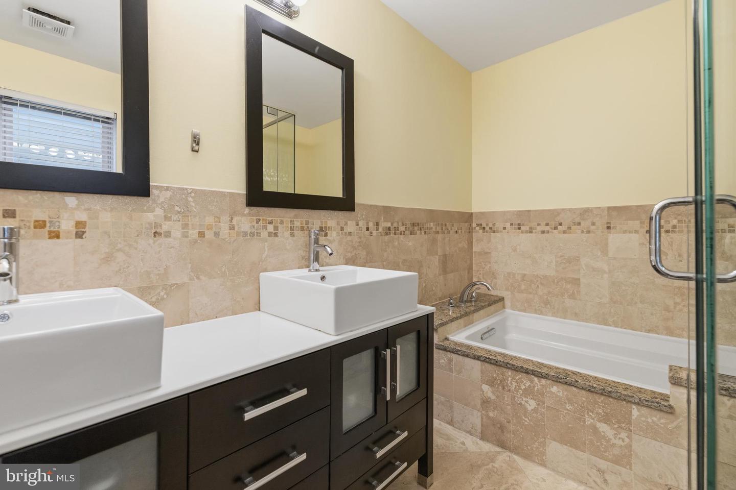 269 Grape St Property Photo 24
