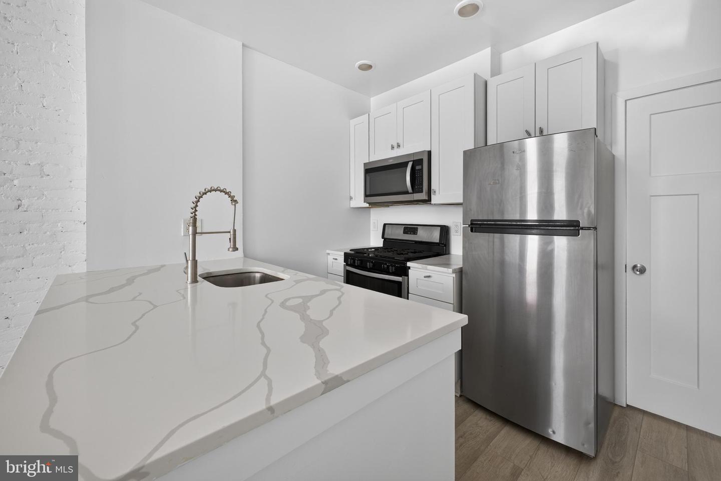 2531 N Dover St Property Photo 5