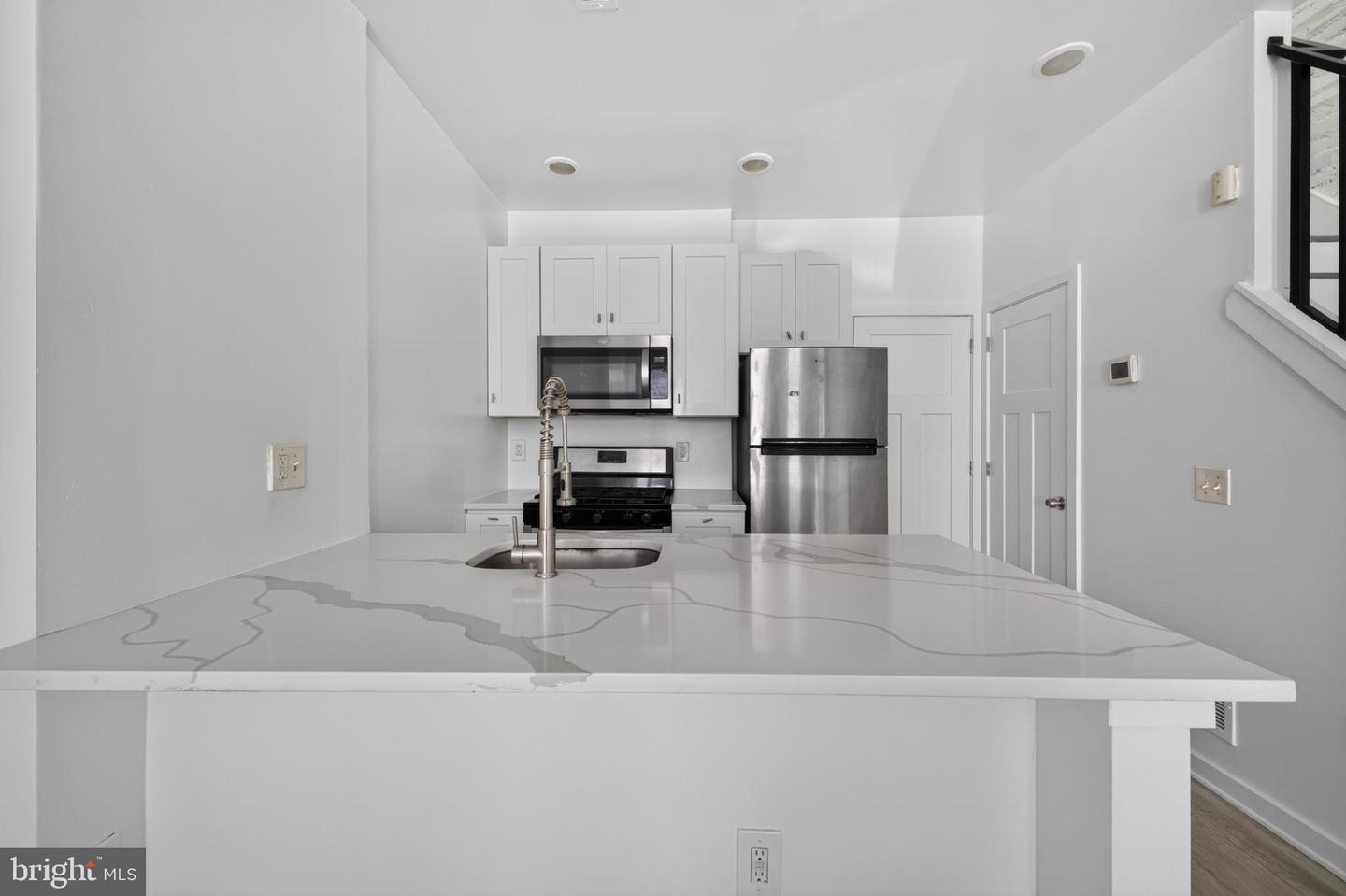 2531 N Dover St Property Photo 7