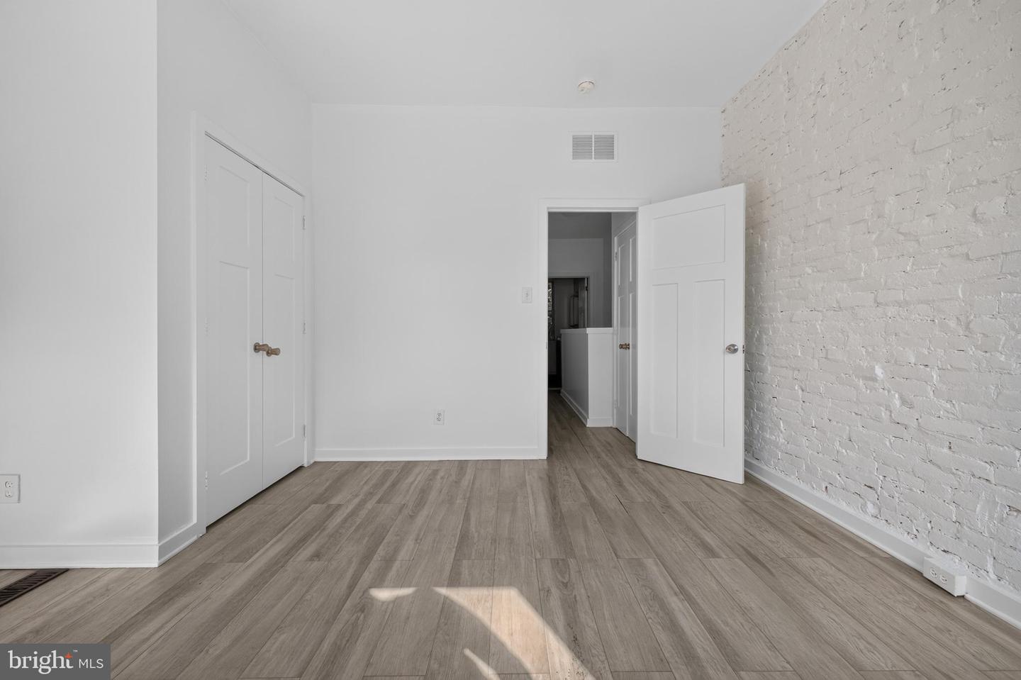 2531 N Dover St Property Photo 12