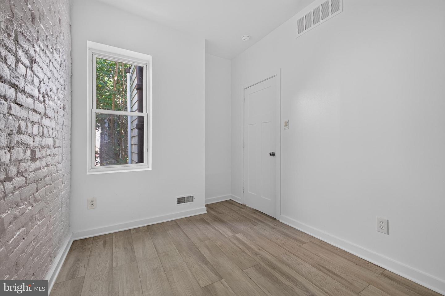 2531 N Dover St Property Photo 15