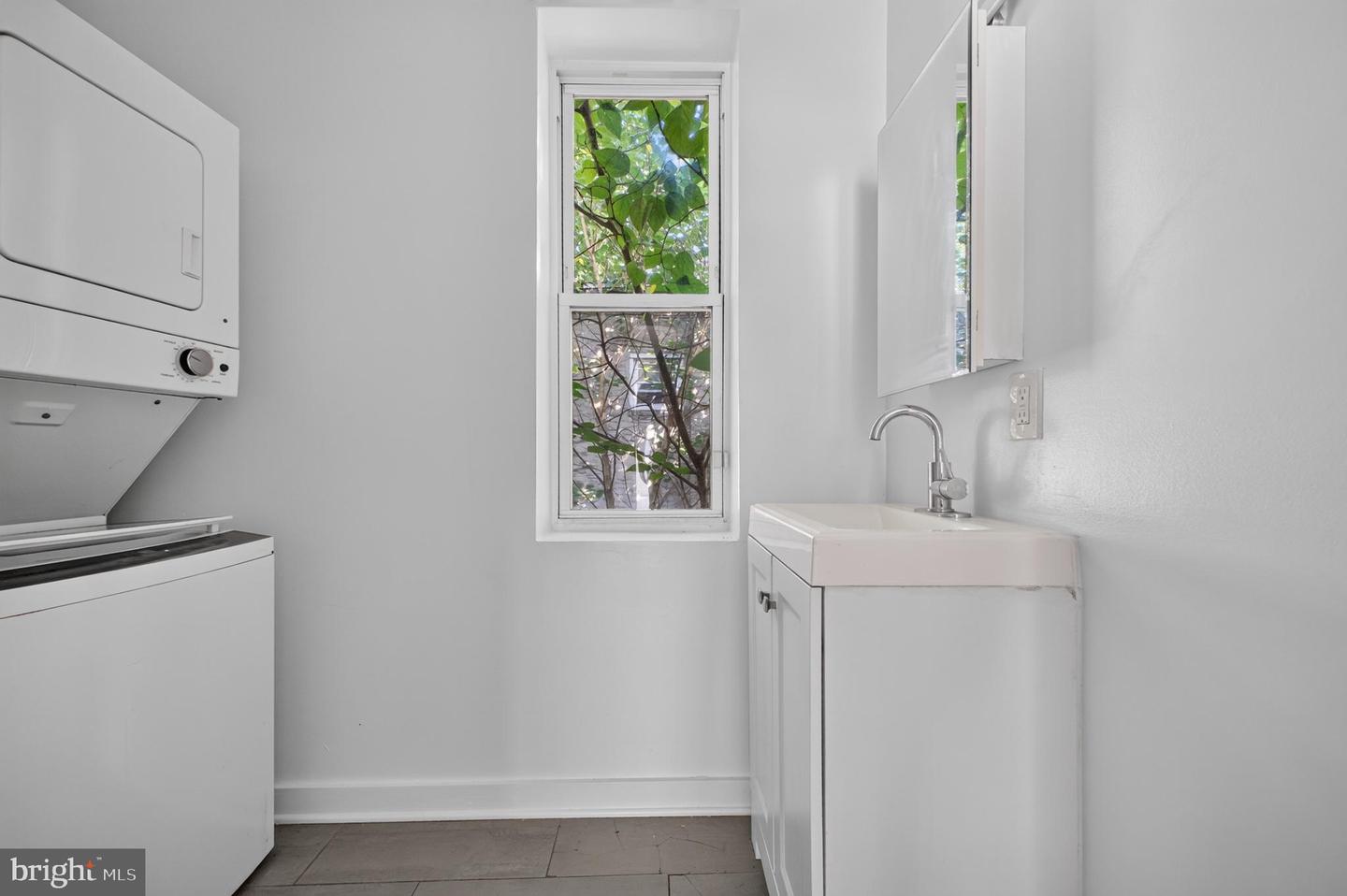 2531 N Dover St Property Photo 16