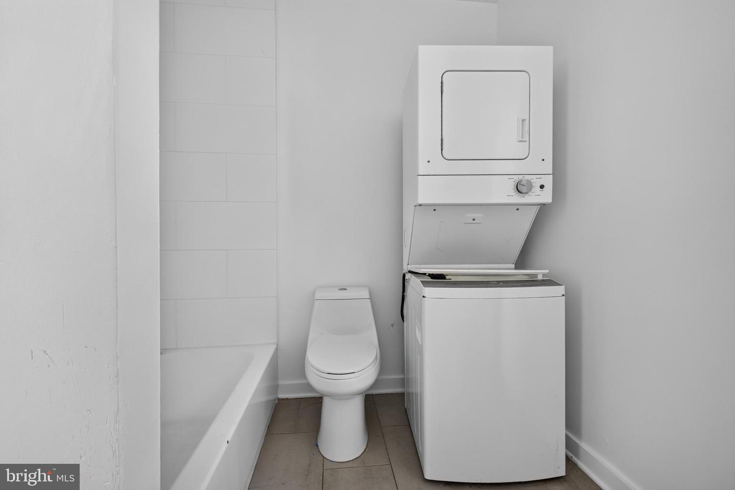 2531 N Dover St Property Photo 17