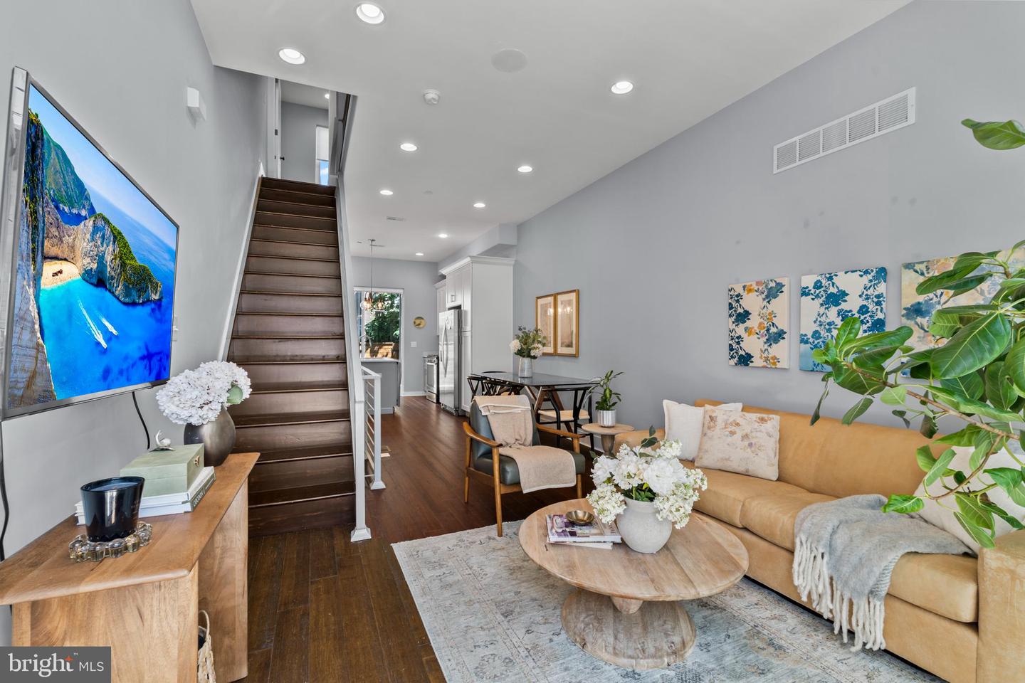1841 Mountain St Property Photo 3
