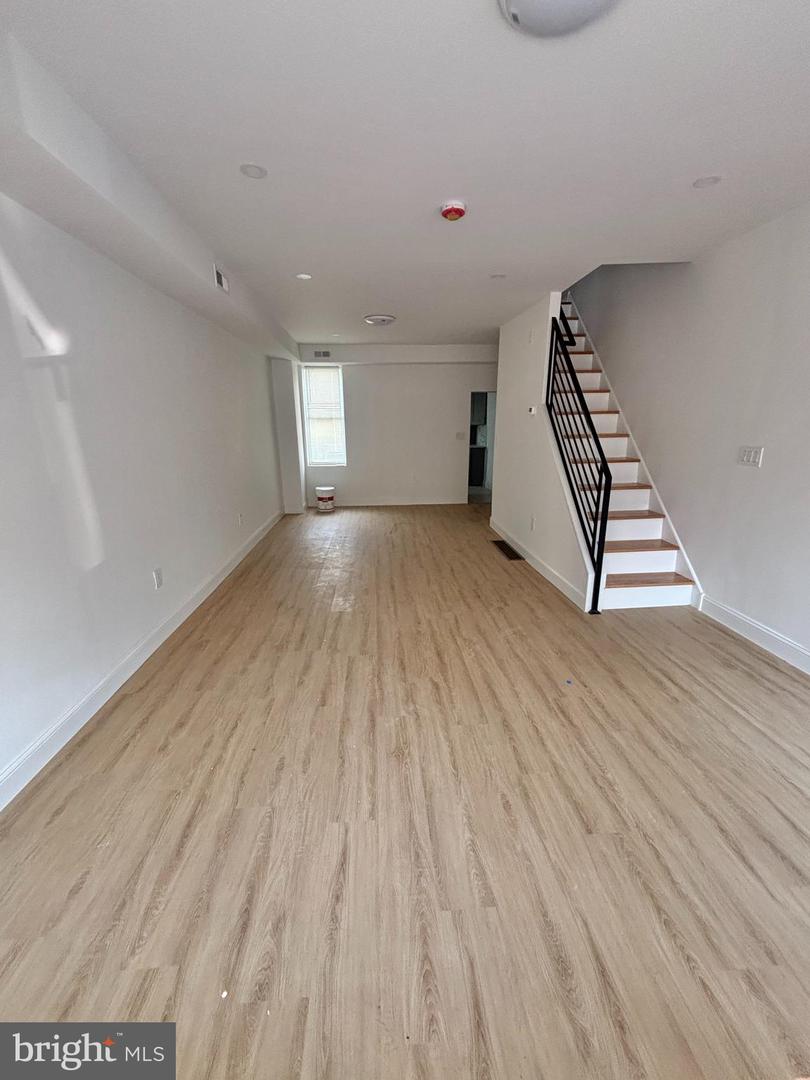 4616 Melrose St Property Photo 4