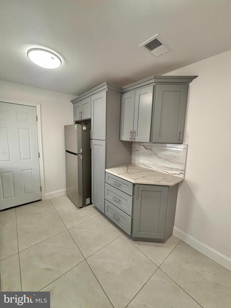 4616 Melrose St Property Photo 7