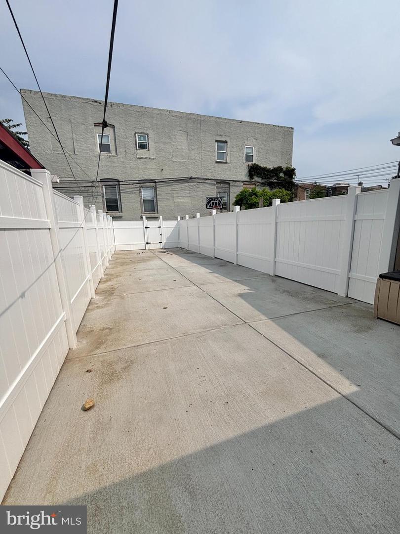 4616 Melrose St Property Photo 9