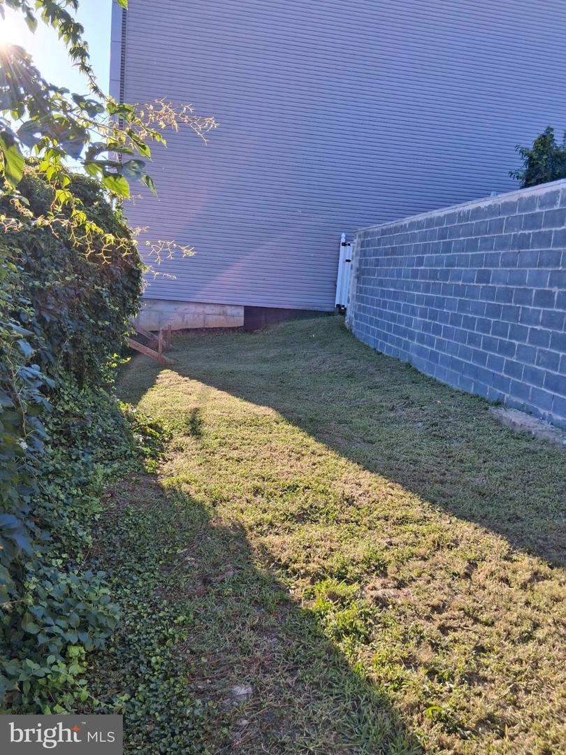 2244 N 10th St Property Photo 4