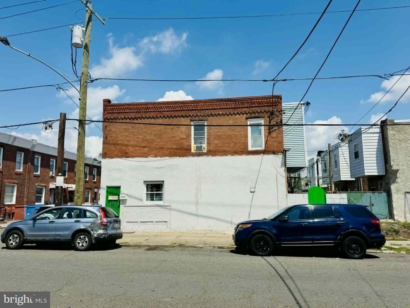 2555 S Fairhill St Property Photo 2