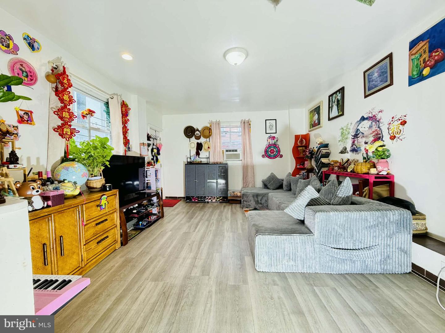 2555 S Fairhill St Property Photo 4