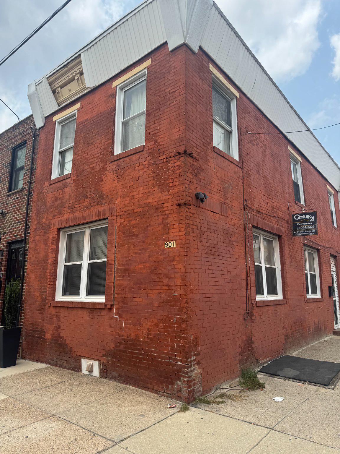 901 Winton St Property Photo 3