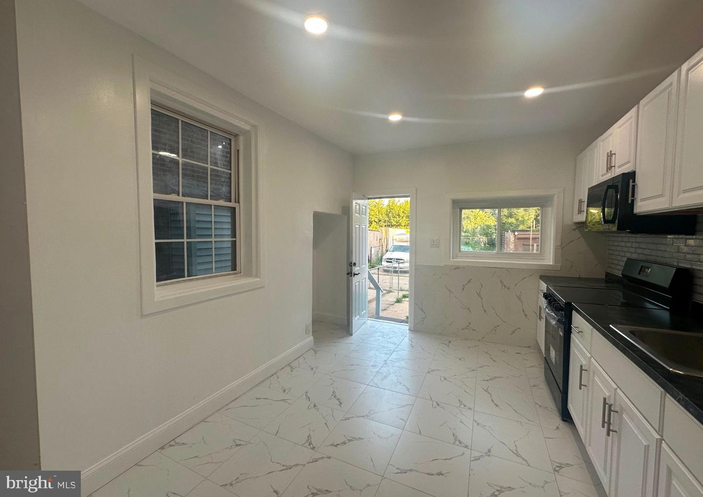5319 Charles St Property Photo 12
