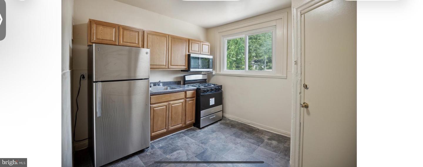 6907 N Broad St Property Photo 9