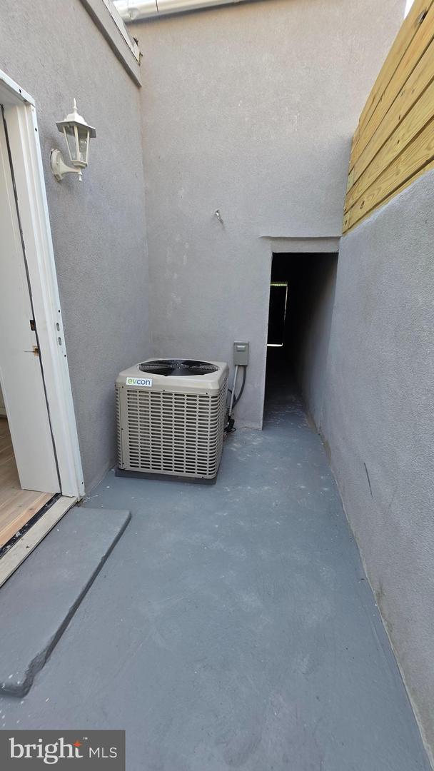 2205 N Orkney St Property Photo 14