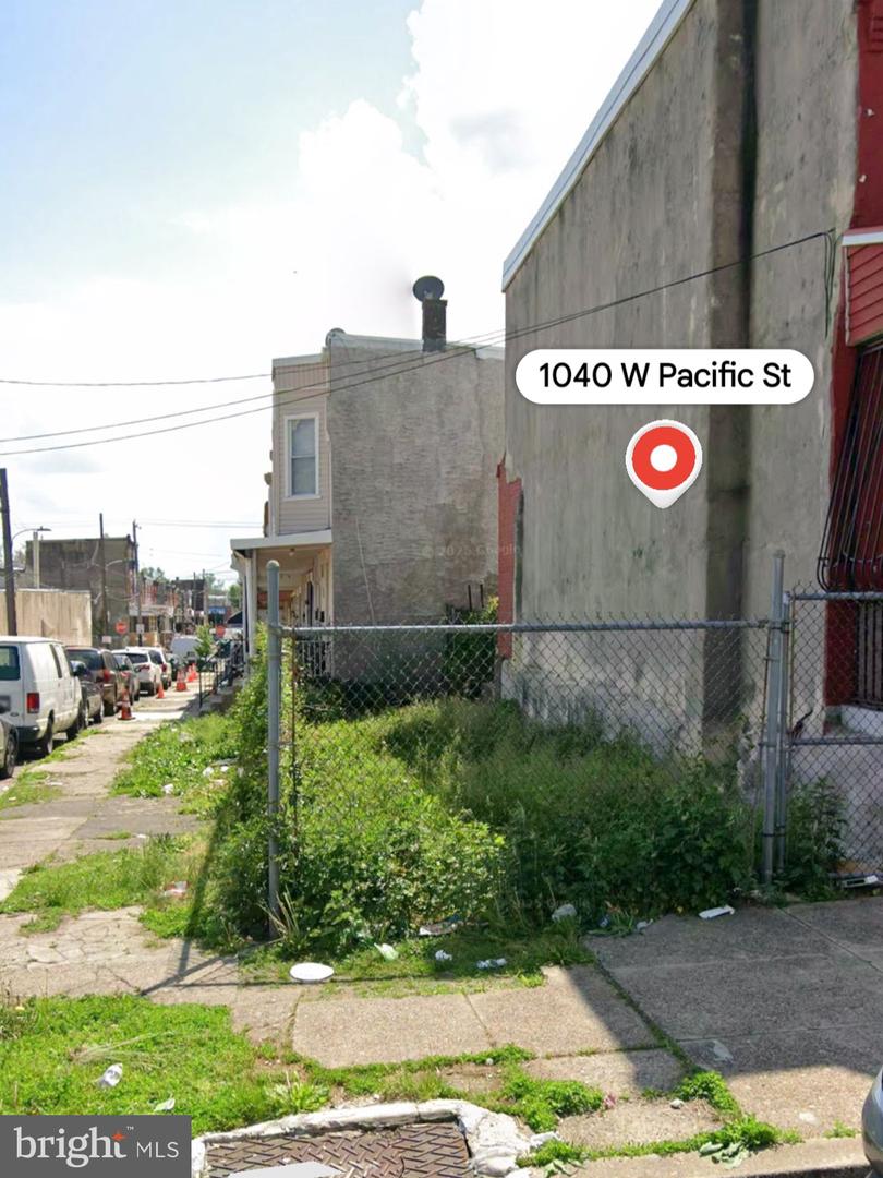 1040 W PACIFIC ST Property Photo 1