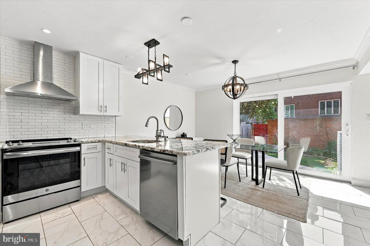 1 Queen St #2 Property Photo 8