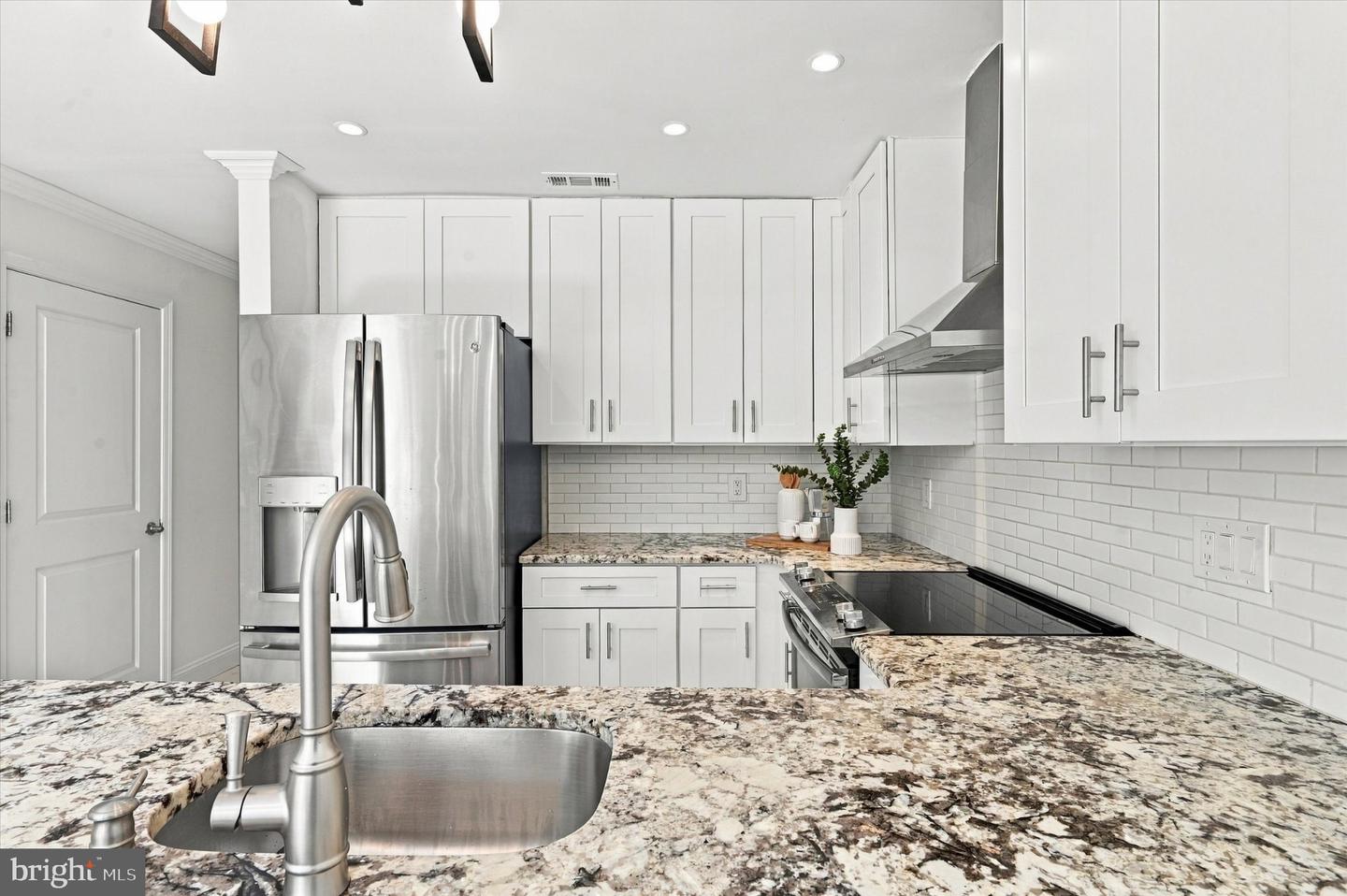1 Queen St #2 Property Photo 16