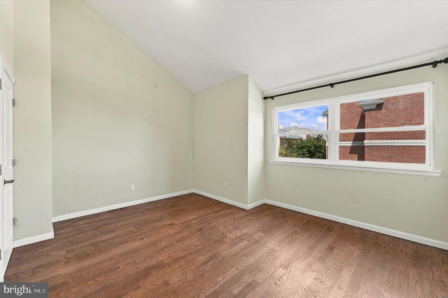 1 Queen St #2 Property Photo 31