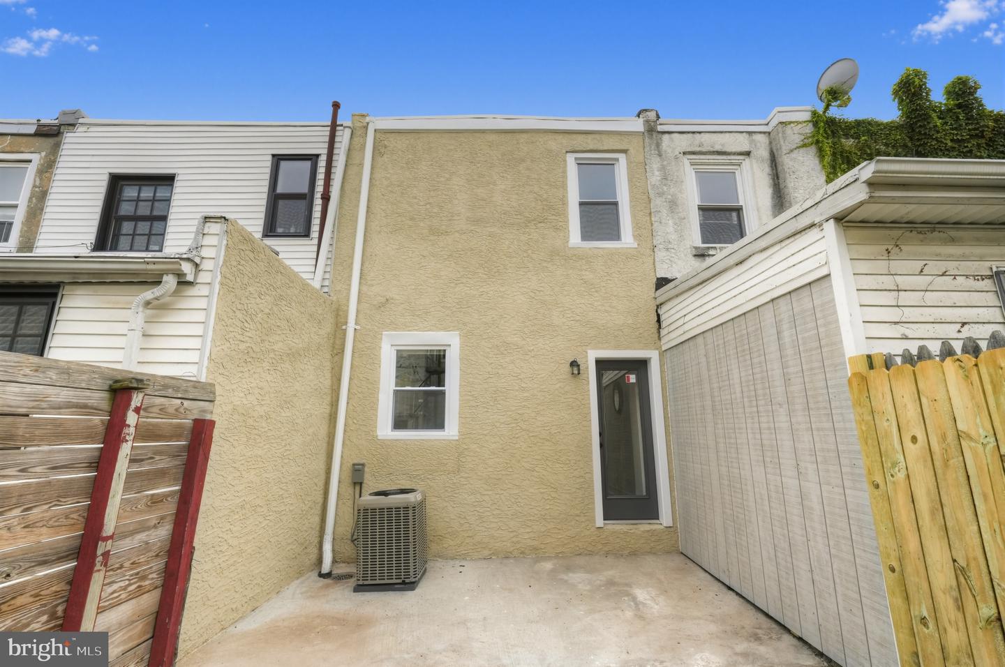 831 Livingston St Property Photo 29