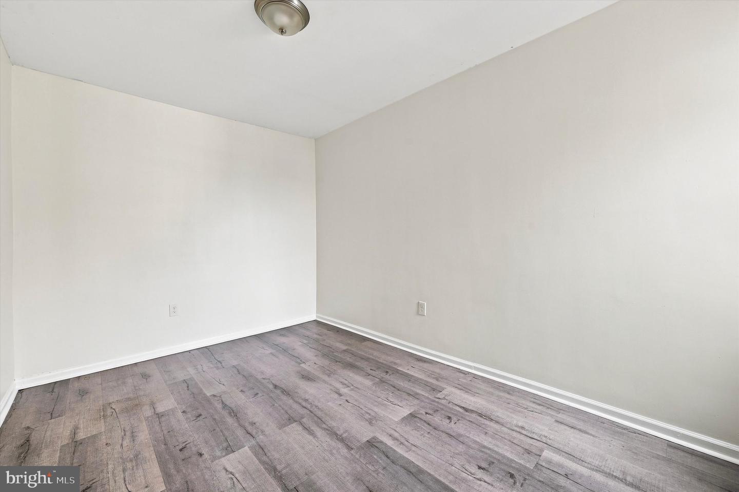 1333 S Lindenwood St Property Photo 25
