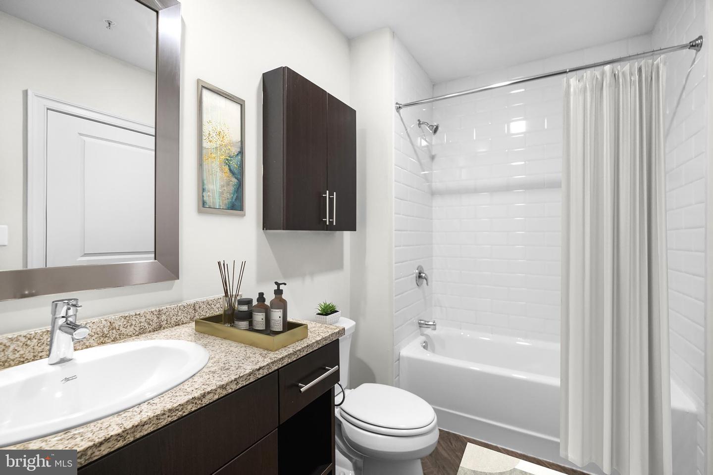 235 N Columbus Blvd #206 Property Photo 27