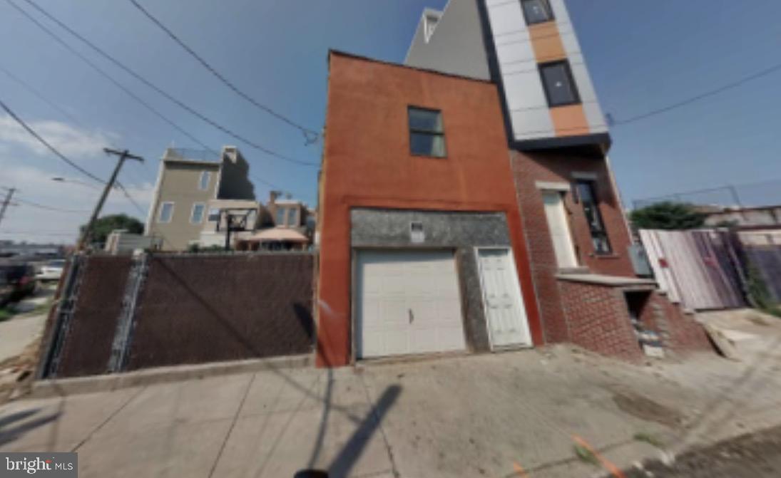 2442 E Harold St Property Photo 1