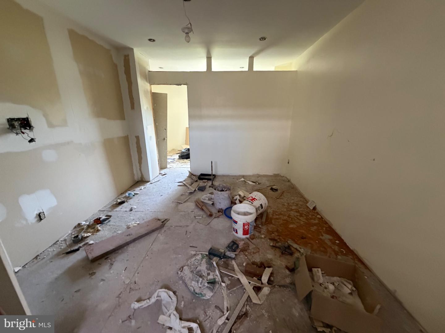 2442 E Harold St Property Photo 5