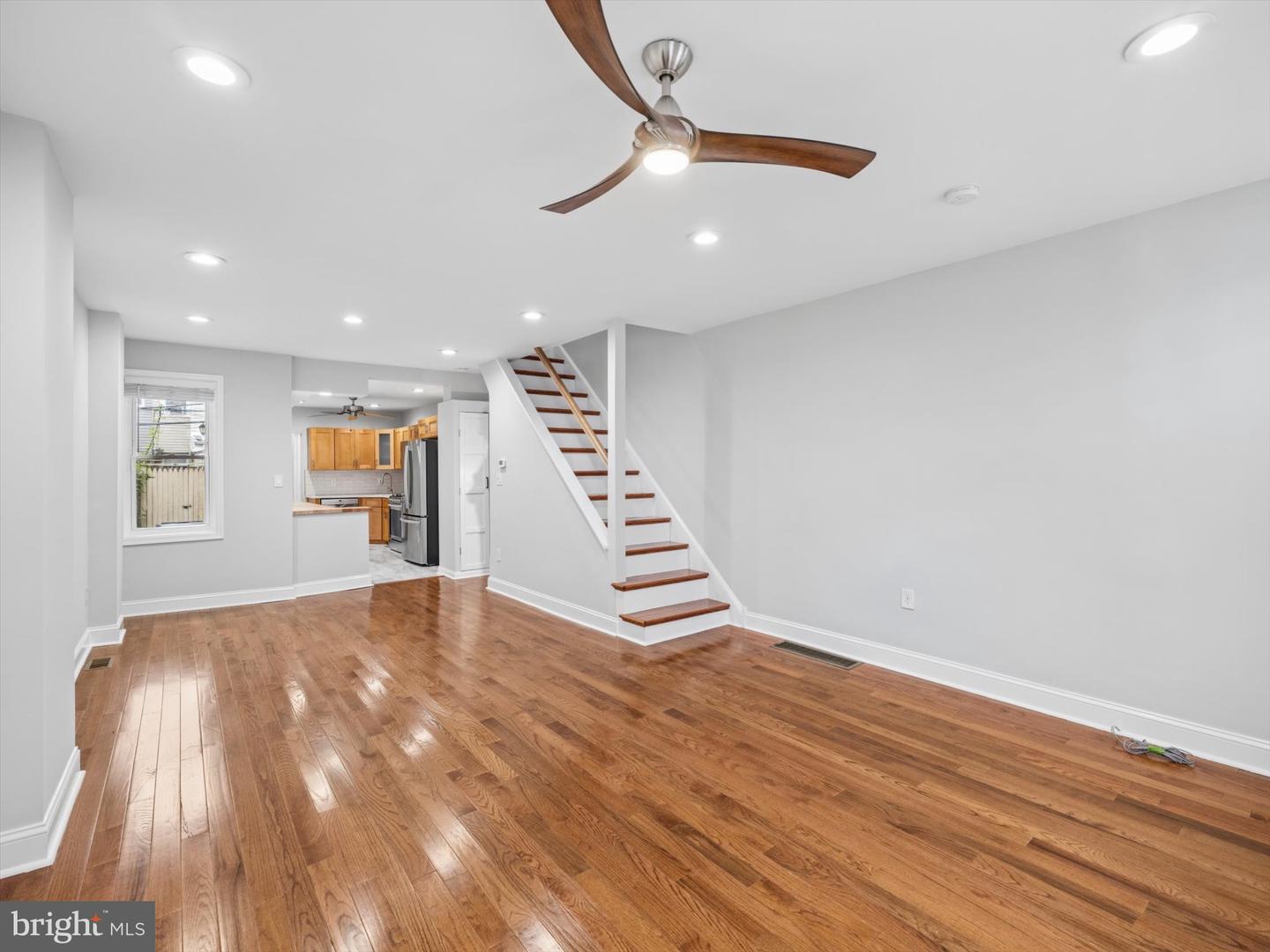 2129 Oakford St Property Photo 6