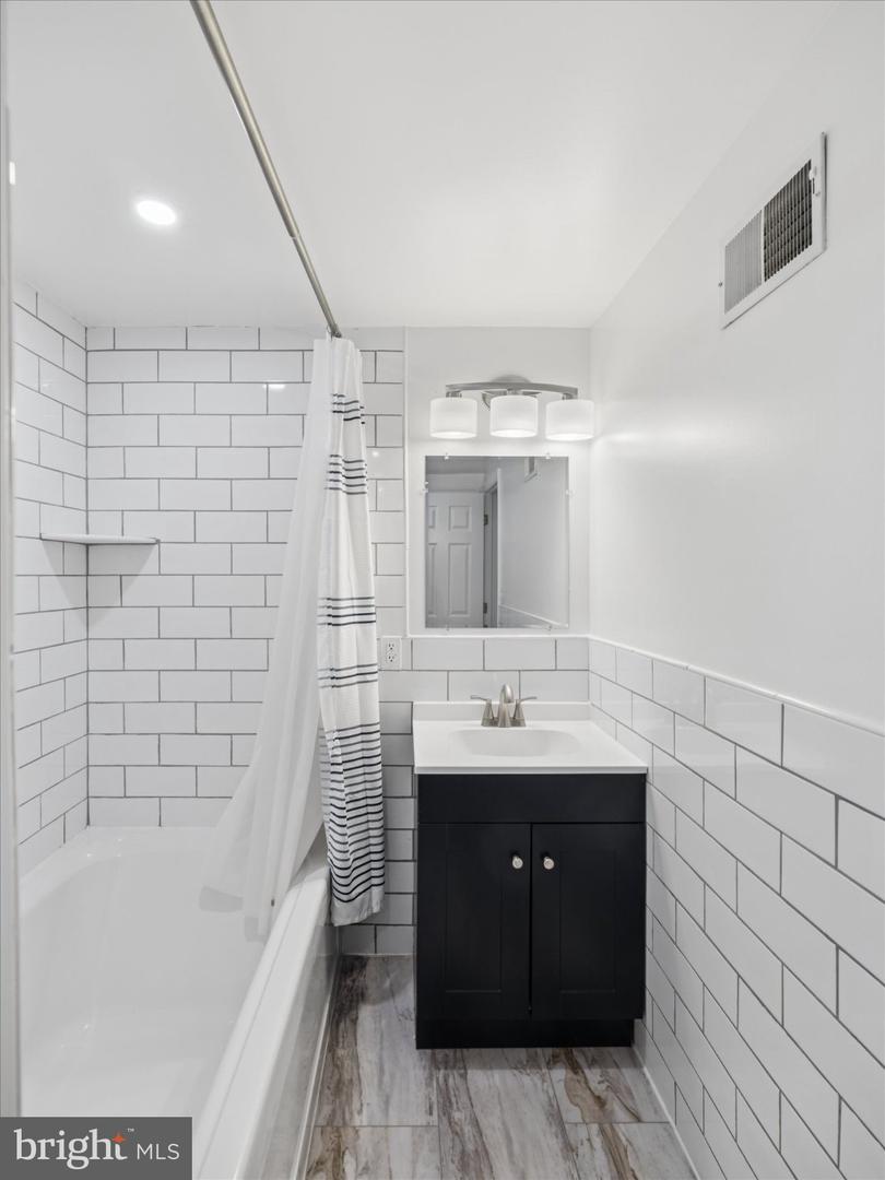 2129 Oakford St Property Photo 20