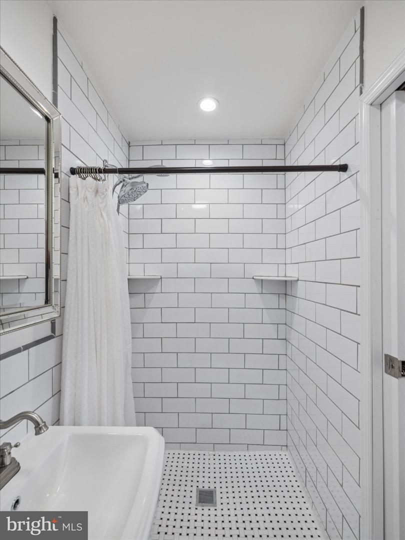 2129 Oakford St Property Photo 24