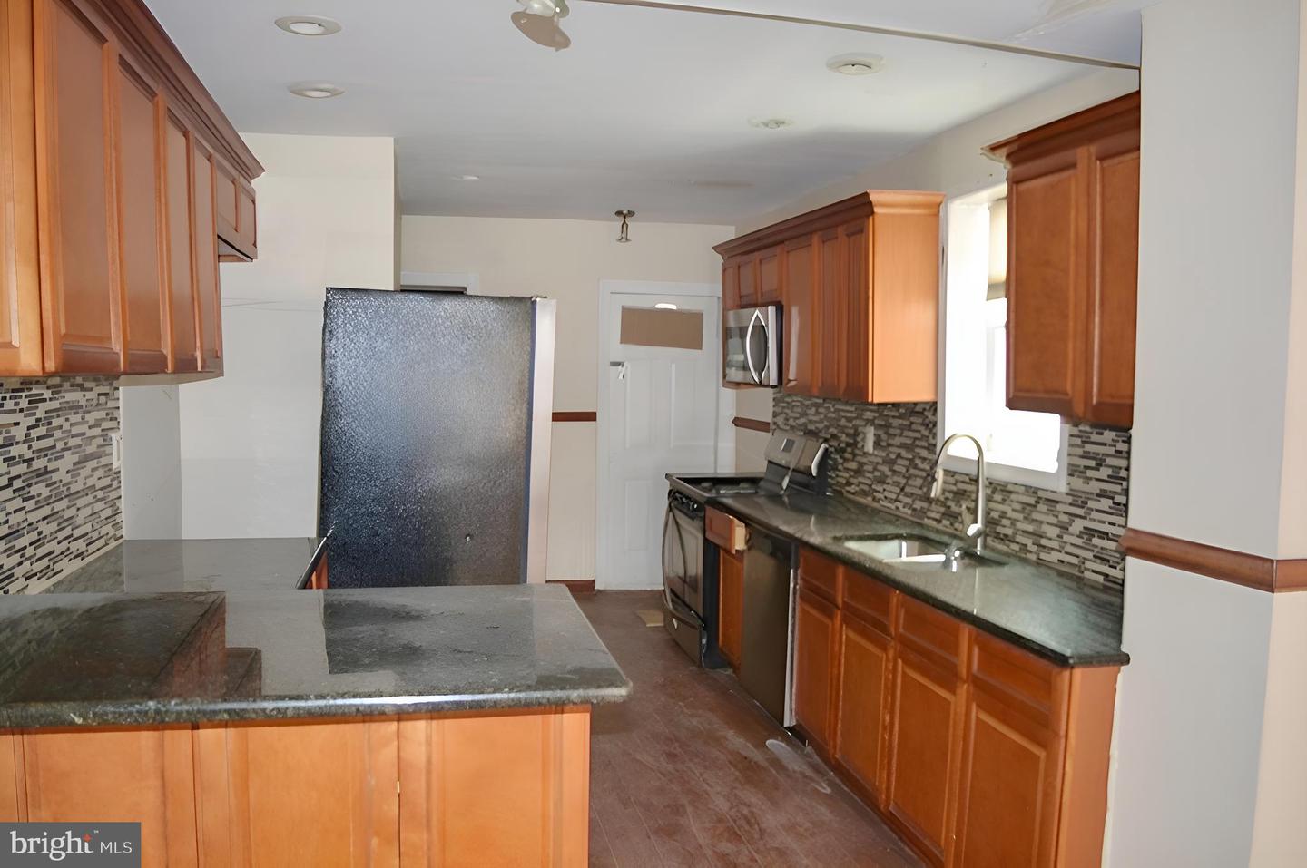5353 Delancey St Property Photo 5