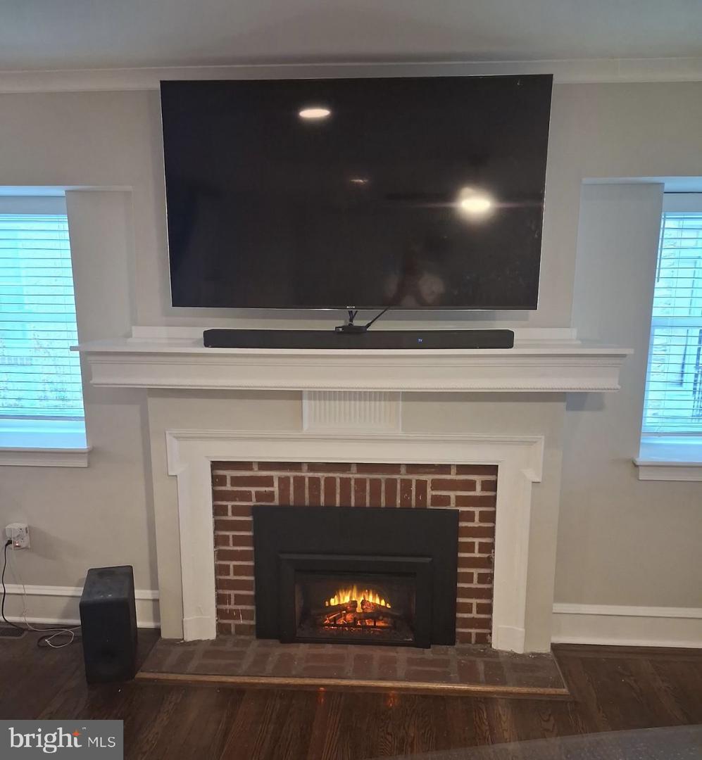 632 E Allens Ln Property Photo 8