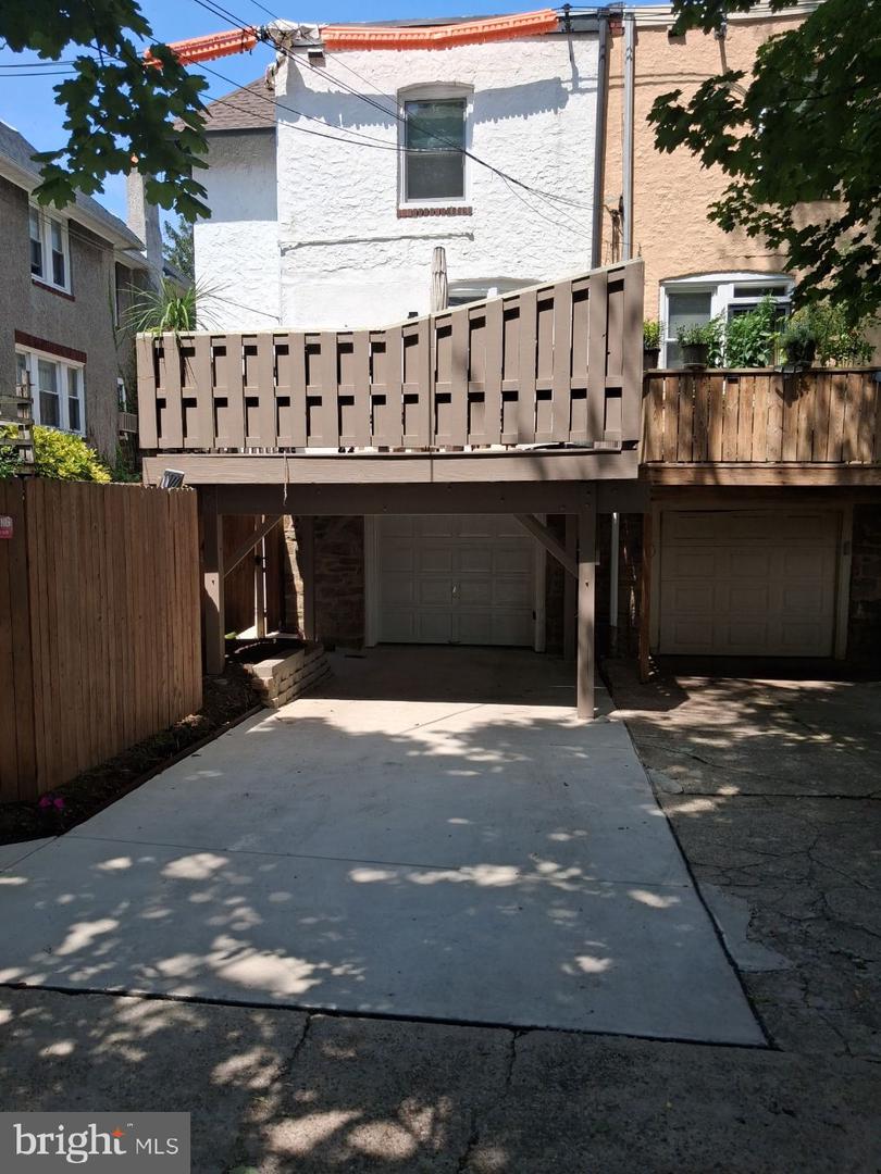 632 E Allens Ln Property Photo 33
