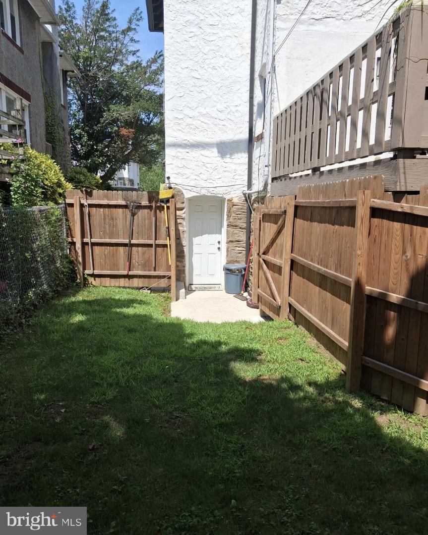 632 E Allens Ln Property Photo 35