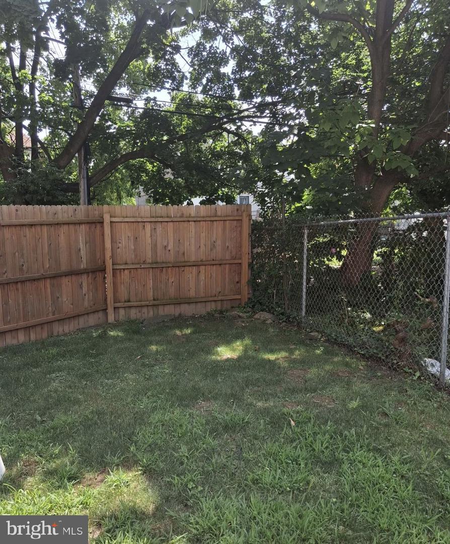 632 E Allens Ln Property Photo 36