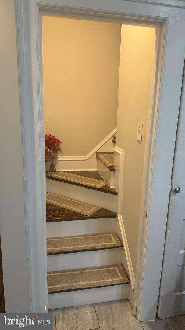 632 E Allens Ln Property Photo 39