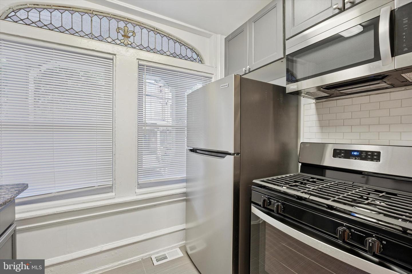 236 Buckingham Pl Property Photo 3