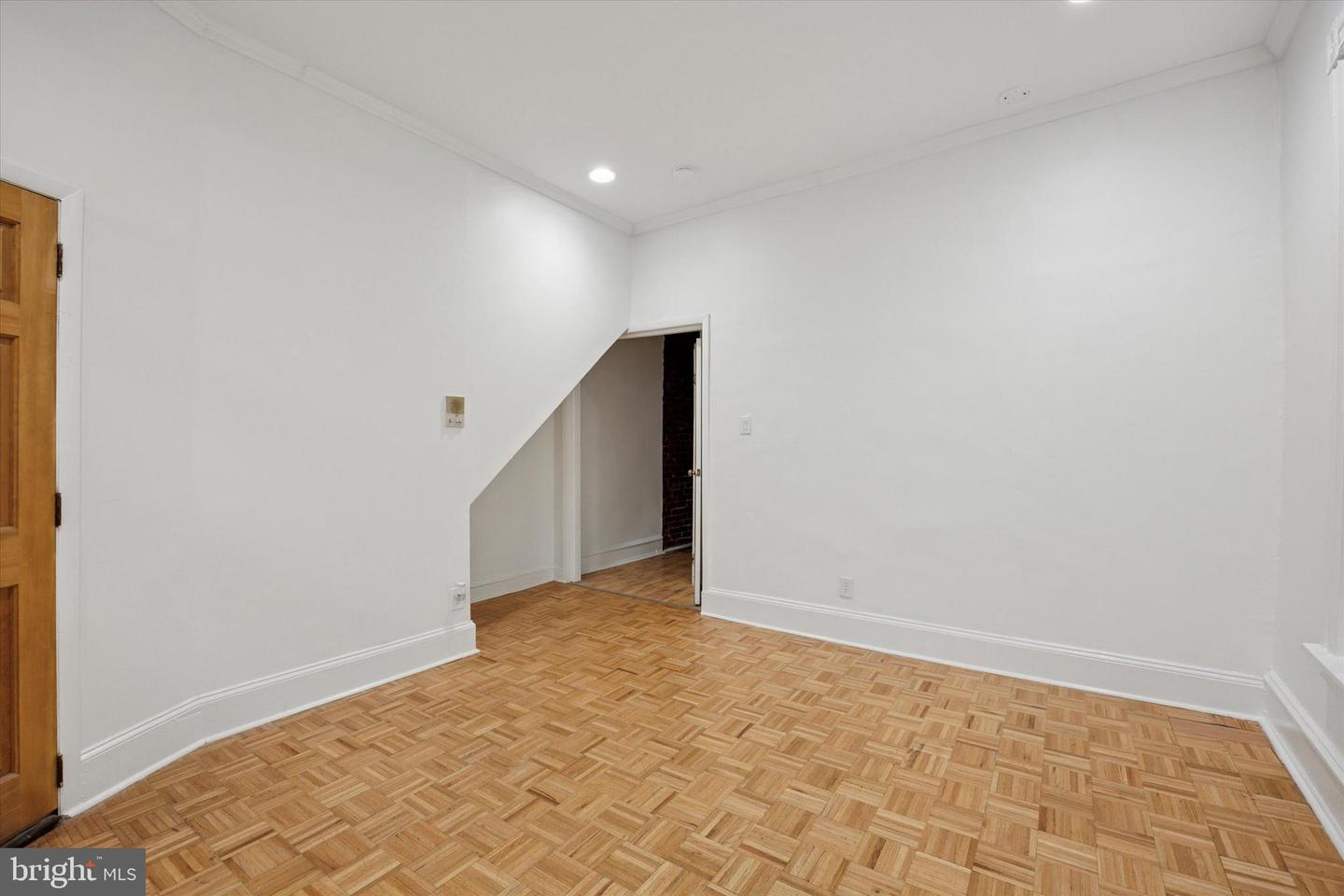 236 Buckingham Pl Property Photo 8