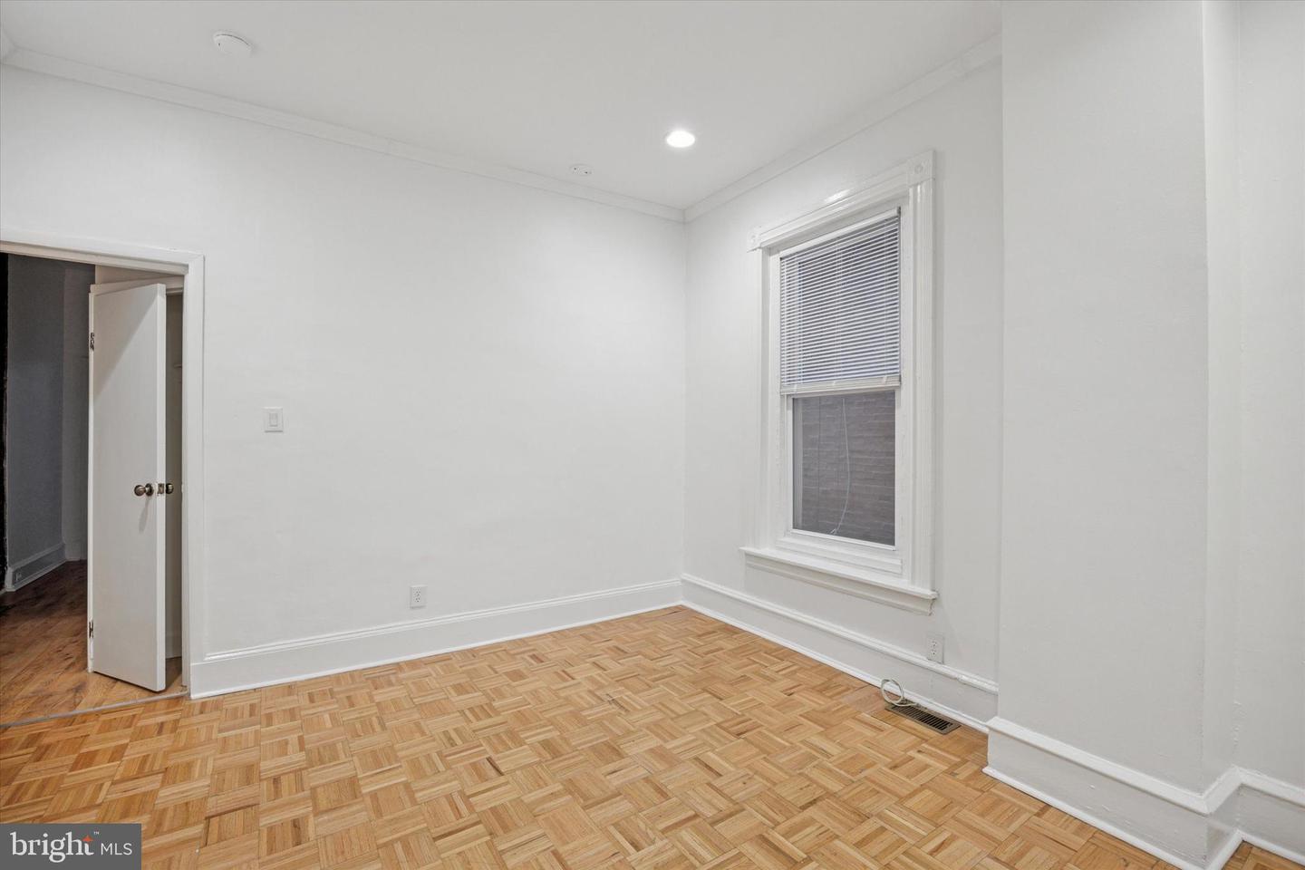 236 Buckingham Pl Property Photo 9