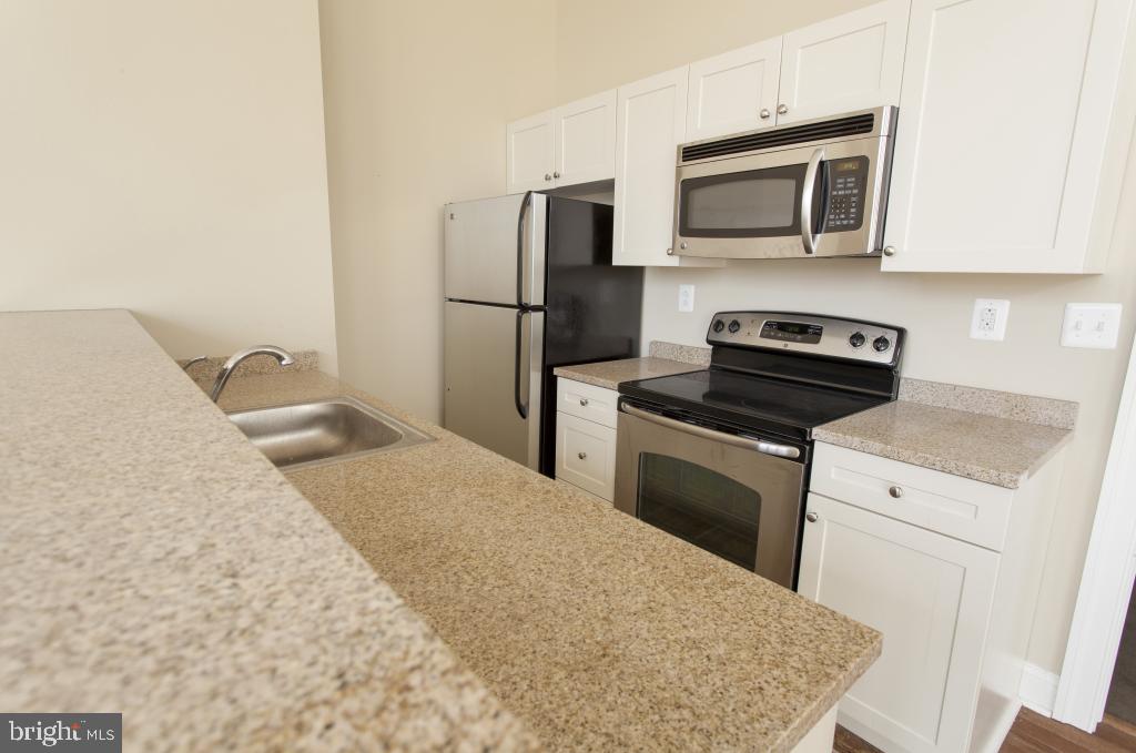 312-22 Walnut St #307 Property Photo 3