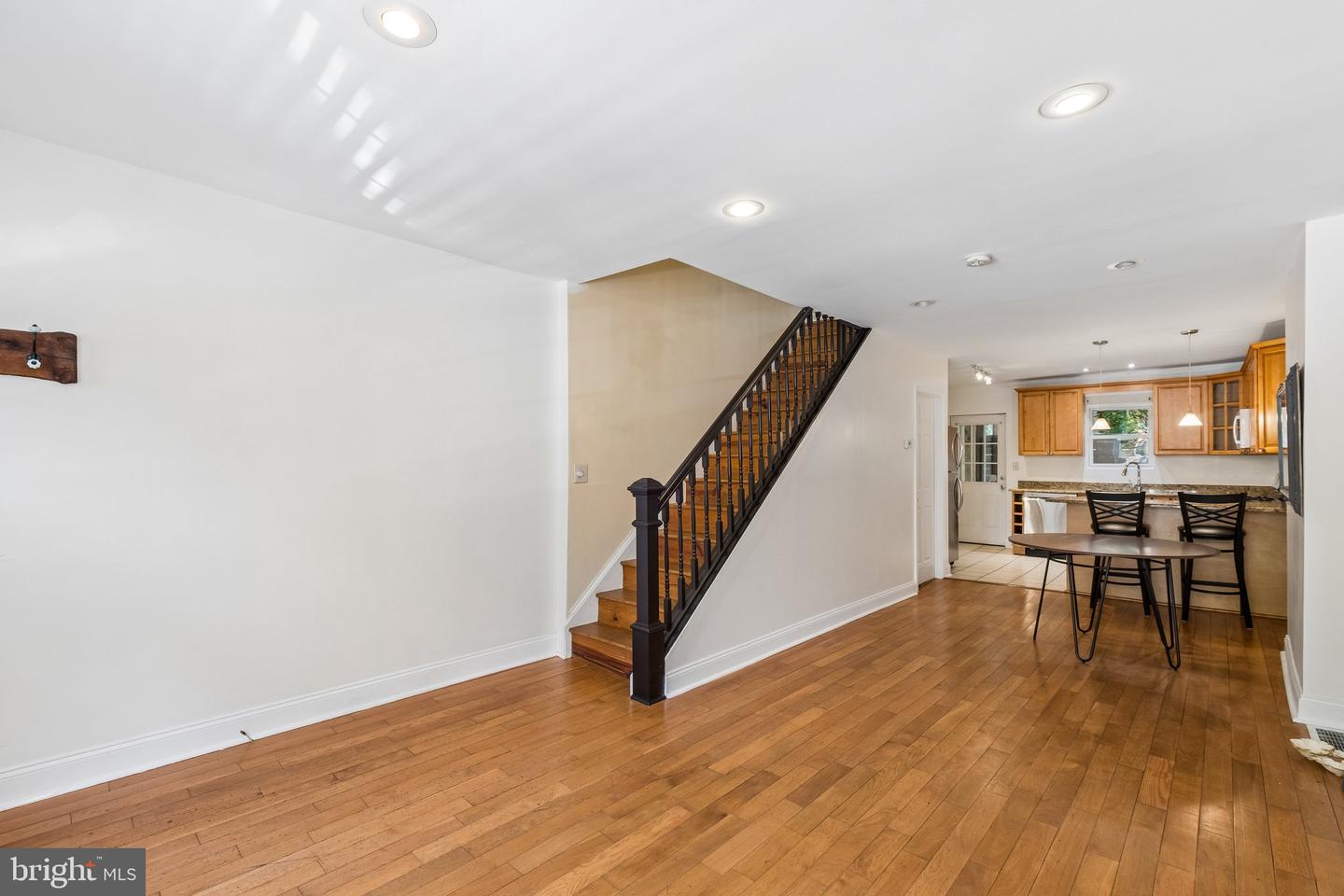 1914 Manton St Property Photo 8